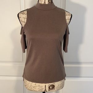 I.JOAH MOCK NECK COLD SHOULDER TOP